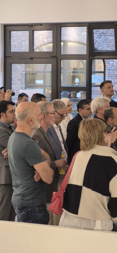 Ausstellung "a Connection through Soil"